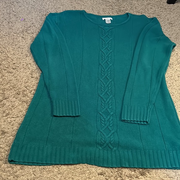 Yarn works green sweater very warm long length great with leggings - Picture 2 of 8